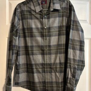 UNTUCKit Men's Gray and Green Plaid Shirt